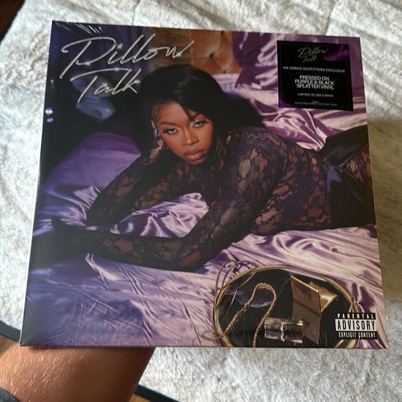TINK PiLLOW TaLK Limited to 300 copies UO Exclusive - Picture 5 of 6